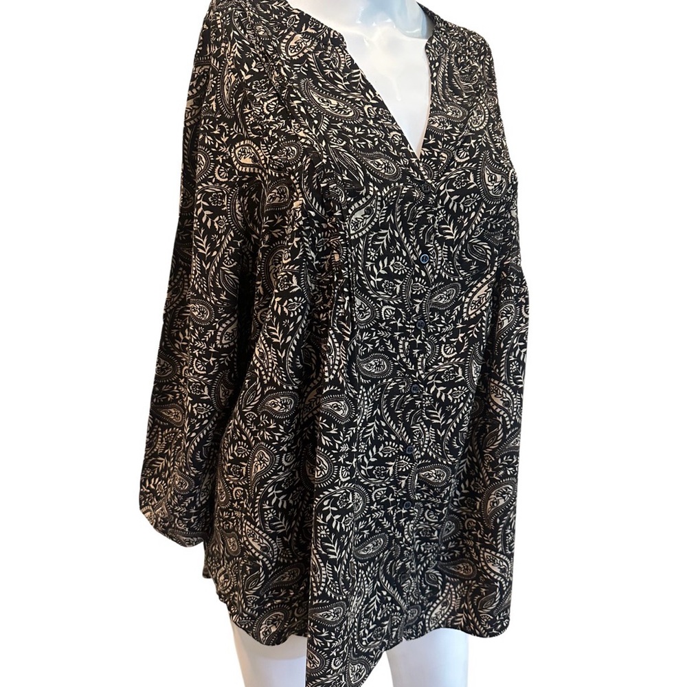 St. John's Bay Black and Cream Paisley Tunic Women’s L Front Buttons 3/4 Sleeves